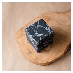 QUARZO IALINO IN CUBO DI SHUNGITE Cristalli e altro