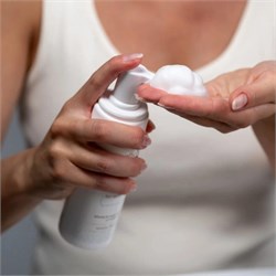 SENZA PROFUMO - MOUSSE DETERGENTE PELLI SENSIBILI Officina Naturae