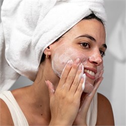 SENZA PROFUMO - MOUSSE DETERGENTE PELLI SENSIBILI Officina Naturae