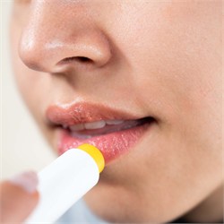 BALSAMO LABBRA - ALBICOCCA E CAROTA Officina dei Saponi