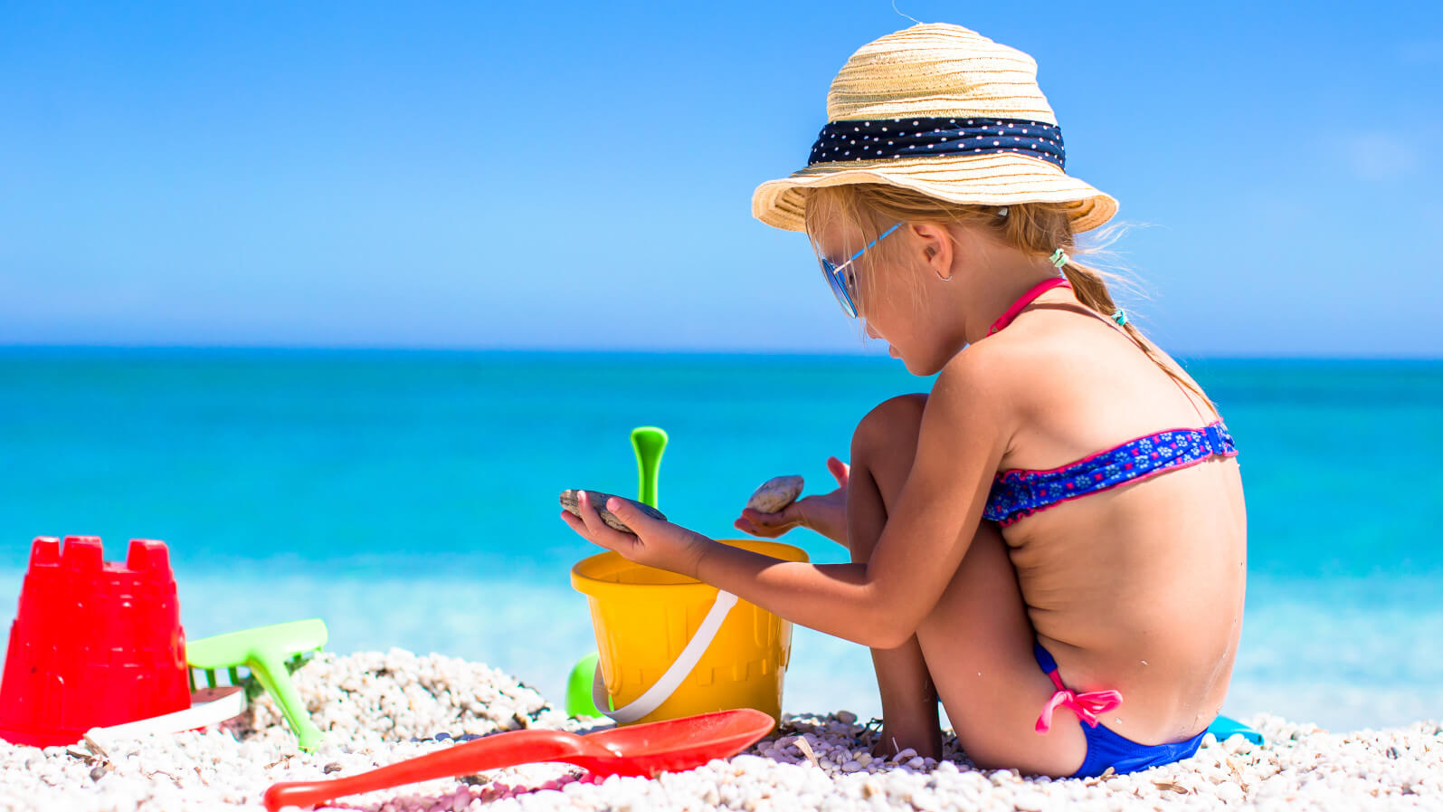 Solari per bambini - Bimba in spiaggia